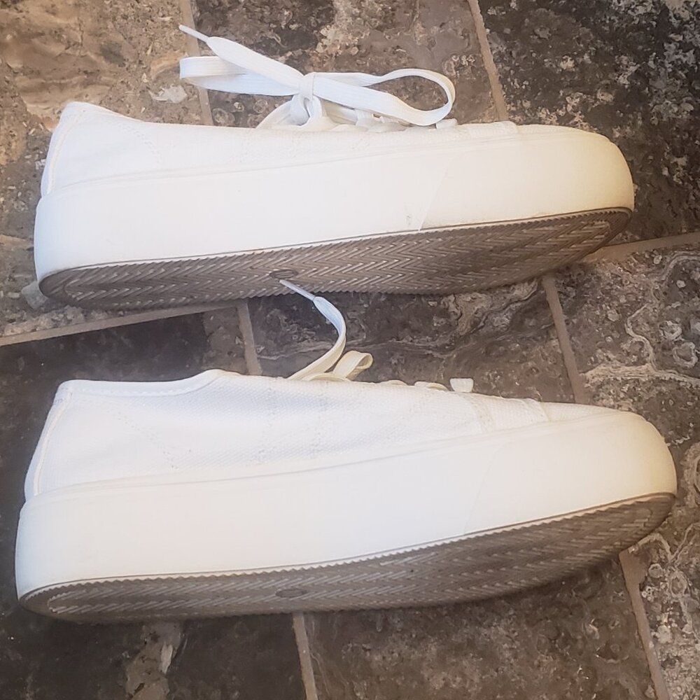 A New Day White Canvas Sneakers, Size 10 - Picture 4 of 8